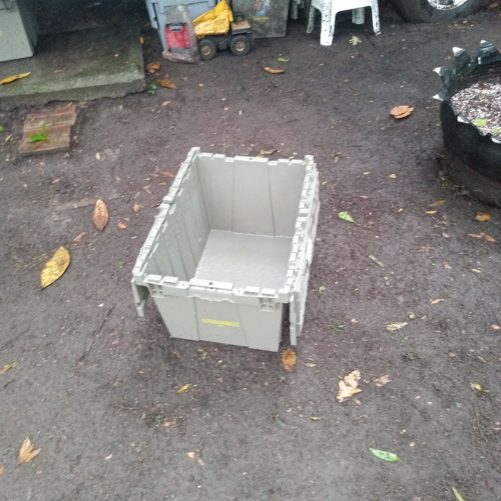 Storage containers